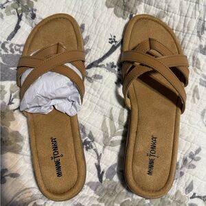 Minnetonka Women's Brown Slide Sandals